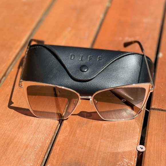 Diff Sunglasses, barely worn! Great condition! - Picture 3 of 7